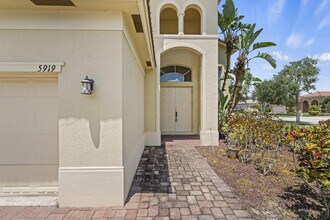 5919 Walnut Park Ln in Fort Pierce, FL - Building Photo - Building Photo