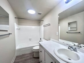 Raven at Monterey in St. Petersburg, FL - Foto de edificio - Building Photo