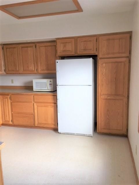 180 NW Hwy 101-Unit -A, Waldport, OR  973 in Waldport, OR - Foto de edificio - Building Photo