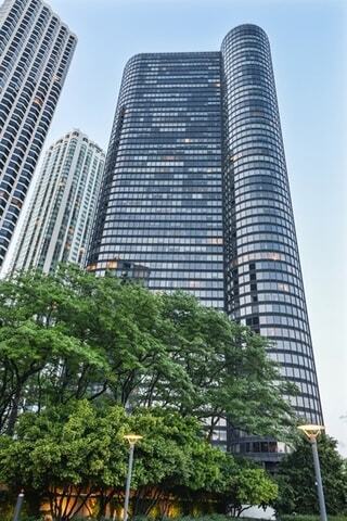 155 N Harbor Dr, Unit 3406 in Chicago, IL - Building Photo