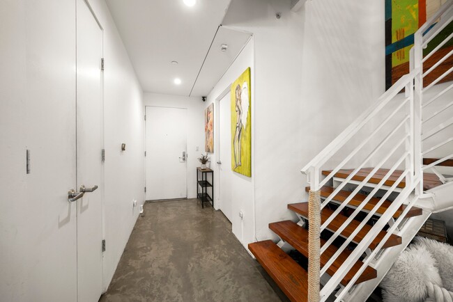 2400 Corinth Ave, Unit 2 in Los Angeles, CA - Building Photo - Building Photo