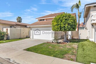 7 Calandria in Irvine, CA - Foto de edificio - Building Photo