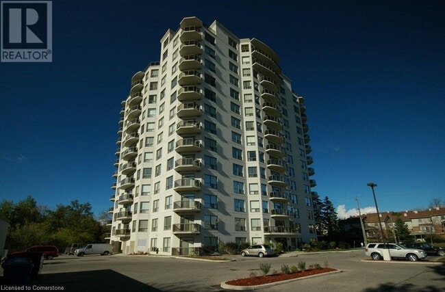 255 Keats Way in Waterloo, ON - Building Photo - Building Photo