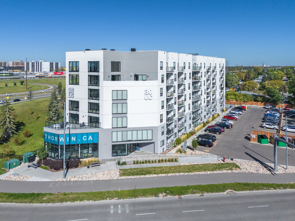 30 University Cres in Winnipeg, MB - Building Photo