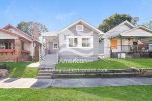 608 E Thrush Ave in Peoria, IL - Building Photo