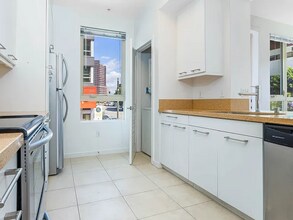 235 San Pedro St, Unit #1548 in Los Angeles, CA - Foto de edificio - Building Photo