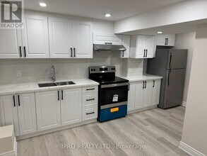 3964 Beacham St in Mississauga, ON - Building Photo - Building Photo