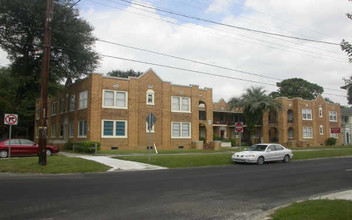 Ambassador Apartments in Jacksonville, FL - Building Photo - Building Photo