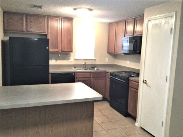 1809 Rybovich Ln in Mansfield, TX - Foto de edificio - Building Photo