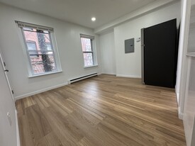 88 Saint Botolph St, Unit 4 in Boston, MA - Building Photo