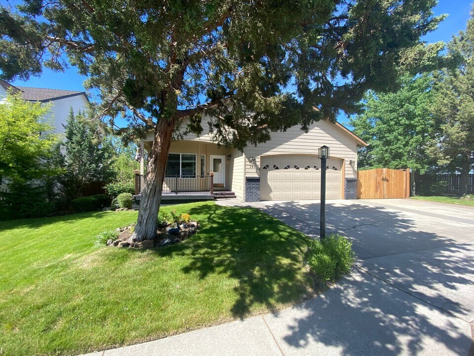 380 SE Soft Tail Loop in Bend, OR - Building Photo