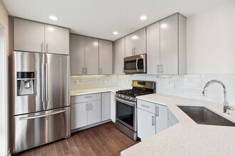 708-10 S Sartain St in Philadelphia, PA - Building Photo - Building Photo