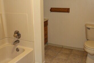 1332 Sutherland Ave in Kalamazoo, MI - Foto de edificio - Building Photo