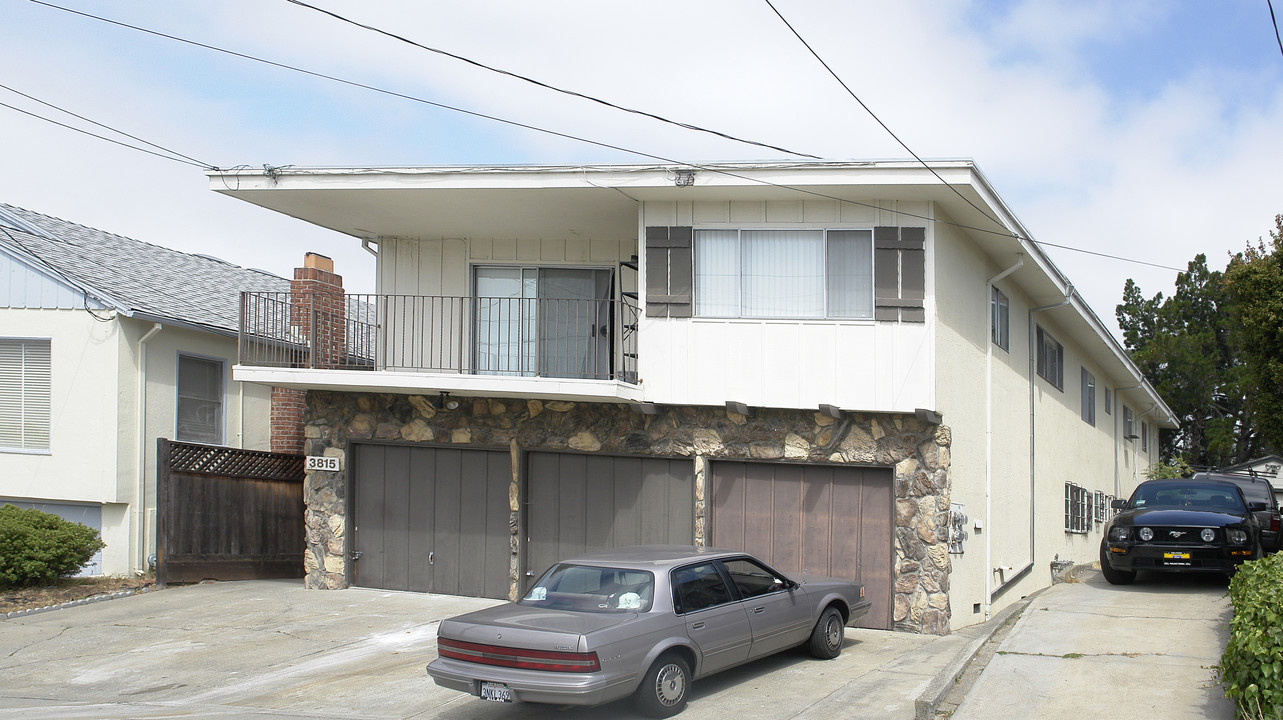 3815 Midvale Ave in Oakland, CA - Building Photo