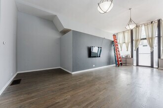 1876 N Hoyne Ave, Unit 1 in Chicago, IL - Building Photo - Building Photo