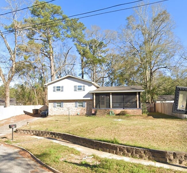 property at 4204 Maplewood Ct