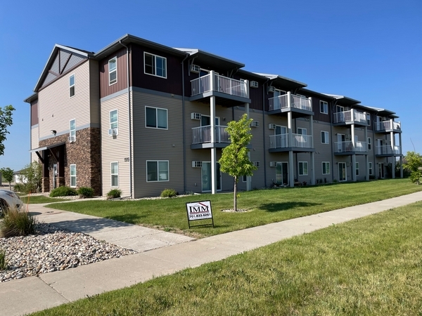 Gateway Apartments in Minot, ND - Building Photo