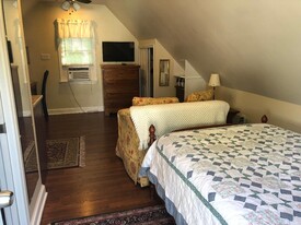 5804 Searl Ter, Unit Studio