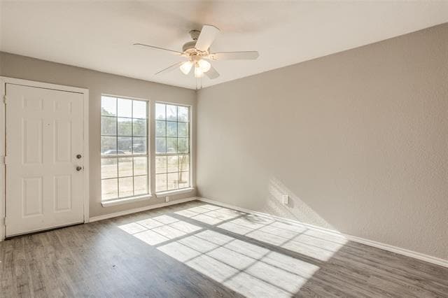 610 N Oak St in Arlington, TX - Foto de edificio - Building Photo