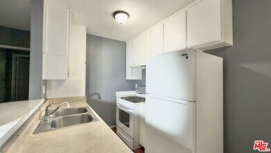 837 S Ardmore Ave in Los Angeles, CA - Building Photo - Building Photo