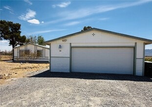 801 E Clementine St in Pahrump, NV - Building Photo - Building Photo