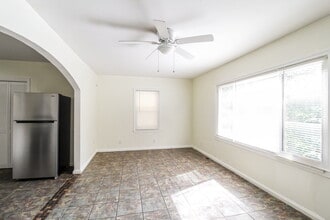 1111 Burbank Cir in Marietta, GA - Building Photo - Building Photo