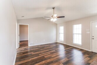 10326 Curtis Dr in Olive Branch, MS - Foto de edificio - Building Photo