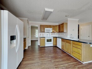 6620 Valleyoak Dr in Clemmons, NC - Building Photo - Building Photo
