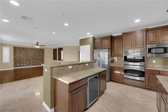 10057 Portula Valley St in Las Vegas, NV - Building Photo - Building Photo