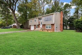 57 Greenvale Rd in Cherry Hill Township, NJ - Building Photo - Building Photo