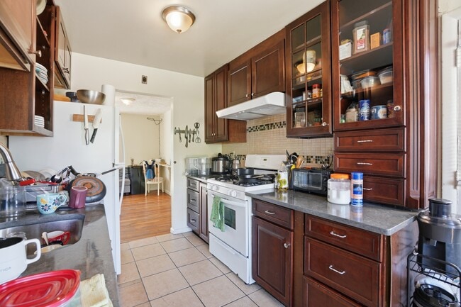 8817 Patricia Ct in College Park, MD - Foto de edificio - Building Photo