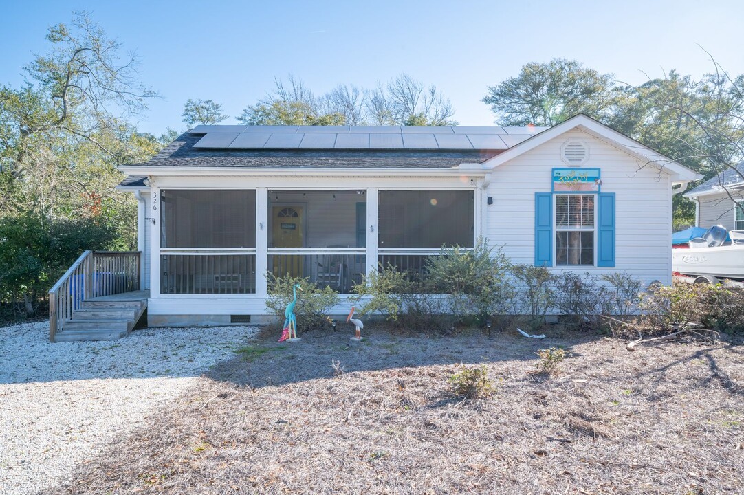 326 NE 47th St in Oak Island, NC - Building Photo