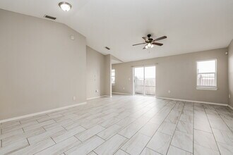 1449 Mohrlake Dr in Brandon, FL - Building Photo - Building Photo