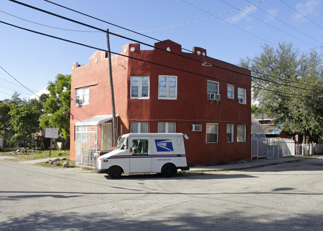 295 NE 55th St in Miami, FL - Foto de edificio - Building Photo