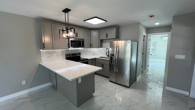 2615 Michigan Ave, Unit 2615 in Ft. Myers, FL - Building Photo - Building Photo