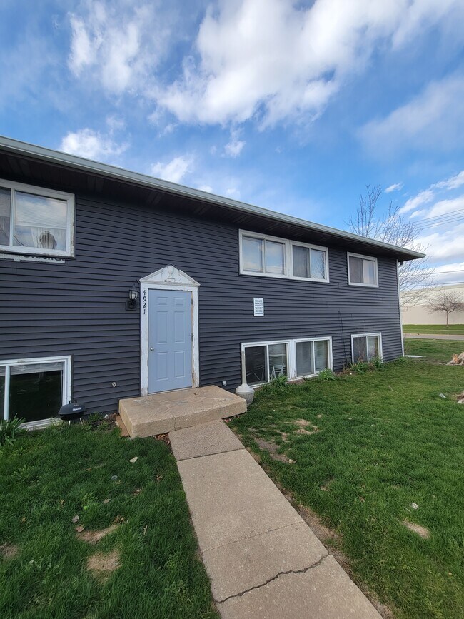 4921 Tama St Apartments and Nearby Marion Apartments For Rent Marion, IA