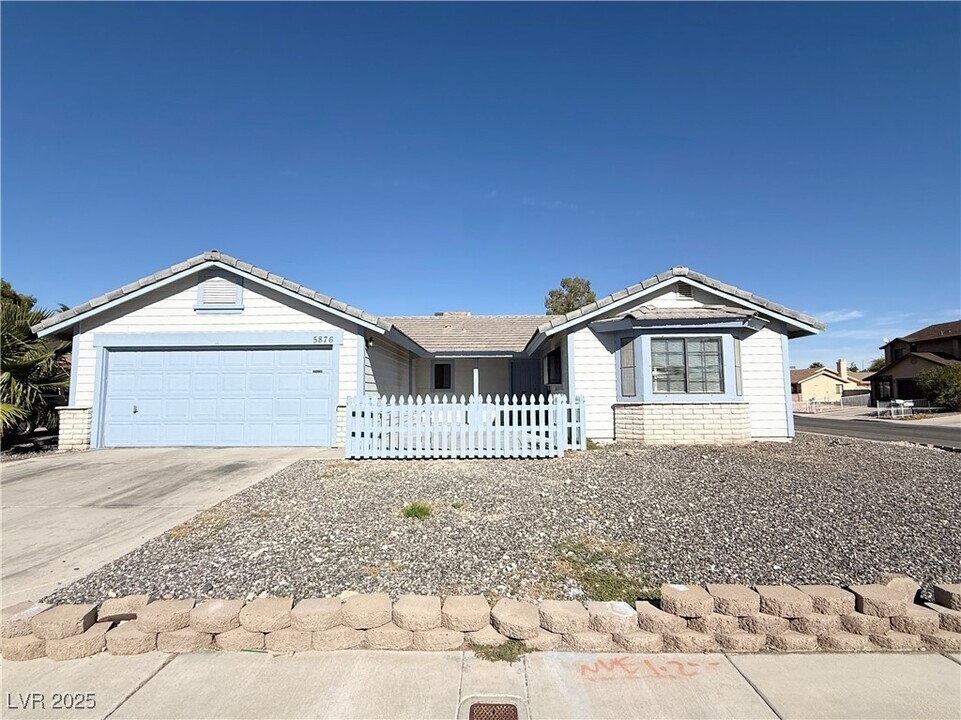 5876 Filmore Ave in Las Vegas, NV - Building Photo