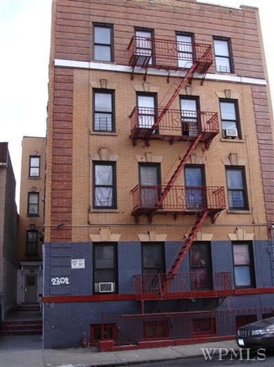 2302 Beaumont Ave in Bronx, NY - Building Photo