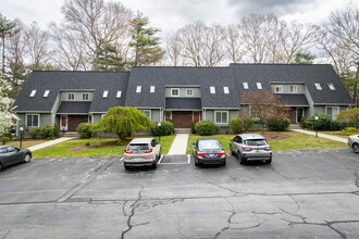 Orchard Gate in Greenville, RI - Foto de edificio - Building Photo