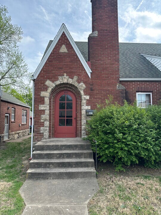 327 W Main St in Chanute, KS - Building Photo