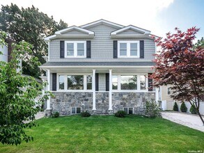 59 Hickory Rd in Port Washington, NY - Building Photo - Building Photo