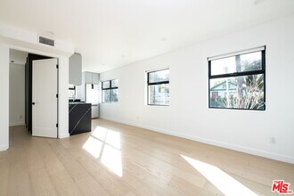 1325 Cabrillo Ave in Los Angeles, CA - Building Photo - Building Photo