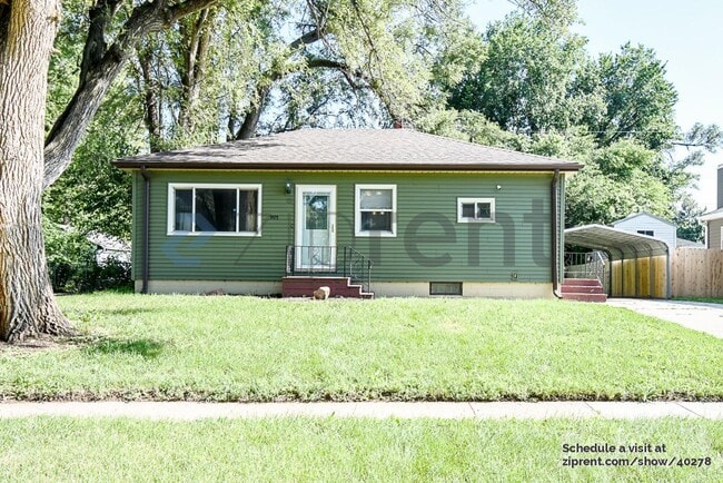 property at 907 W 29th Ave