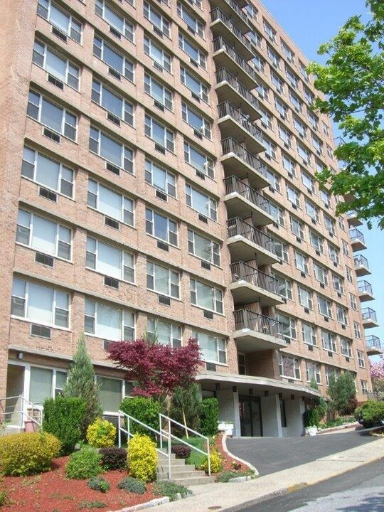 Carlton Plaza Apartments in Stamford, CT - Foto de edificio