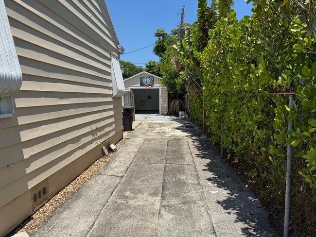 517 45th St in West Palm Beach, FL - Building Photo - Building Photo