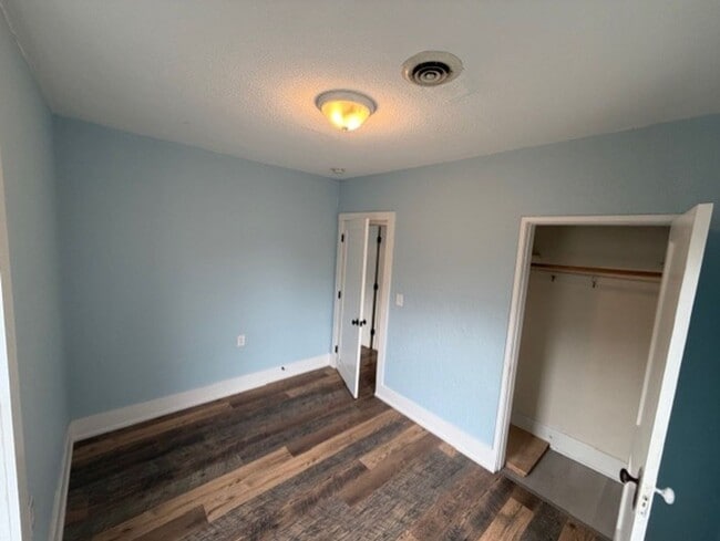 211 E Cherry St in Centralia, WA - Building Photo - Building Photo