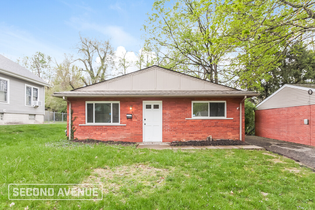 3839 Standish Ave in Cincinnati, OH - Building Photo