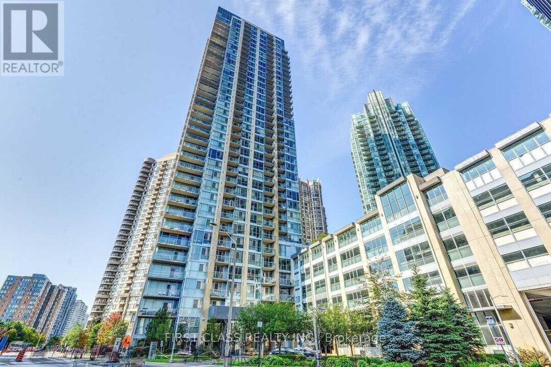 225-2225 Webb Dr in Mississauga, ON - Building Photo