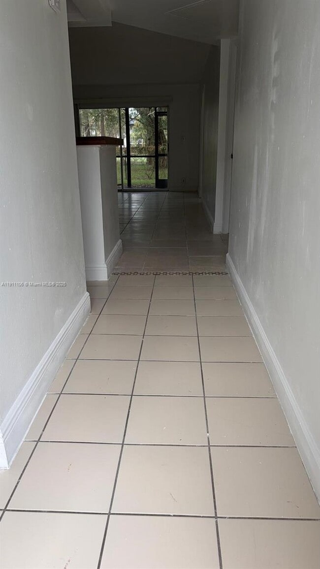 7925 Fairview Dr in Tamarac, FL - Foto de edificio - Building Photo