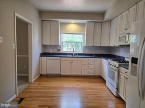 46838 Graham Cove Square in Sterling, VA - Foto de edificio - Building Photo